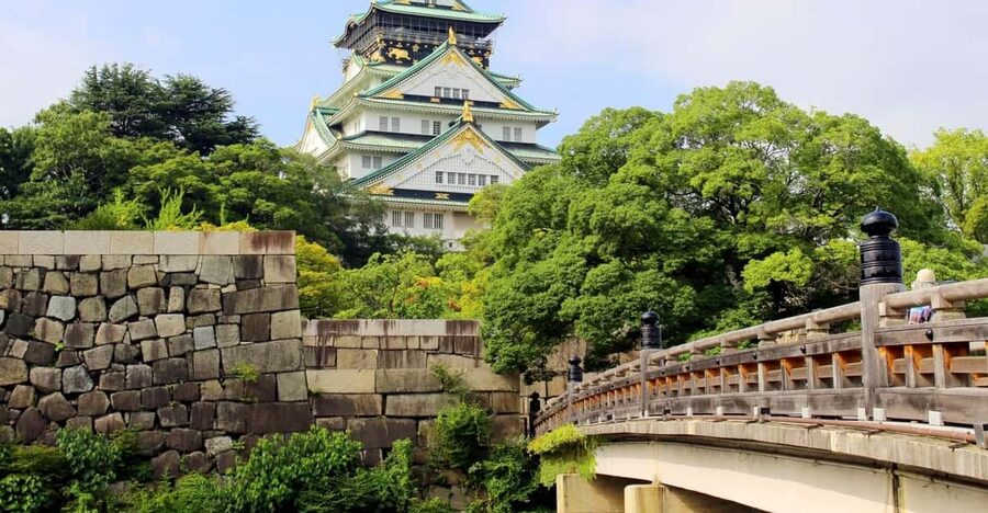 1-Day walking tour in Osaka：Castle, temples and Ukiyoe - Getting Started at Akatsuki Plaza (JR Osaka Station North Gate)