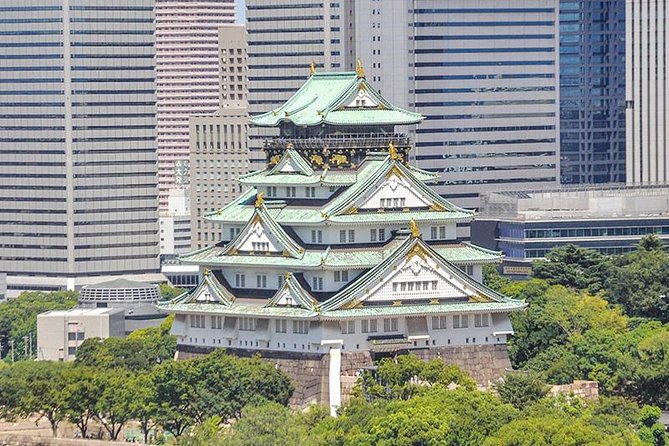 A Tour to Explore the Symbol of Osaka: Osaka Castle - Hokoku Shrine and the Toyotomi Hideyoshi Thread