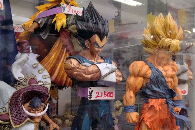 Anime shopping tour in Osaka: figures, Manga, Maid Cafe, Knife - Second-hand hunting from Nipponbashi, with figures, trading cards, and knives