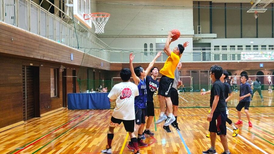 Basketball in Osaka with local players! - Meeting point coordinates, but the gym changes by date