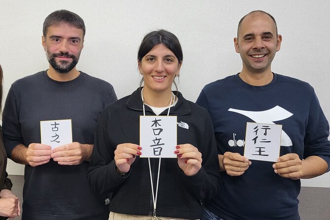 Calligraphy Workshop in Namba, Dotonbori - Shodo basics: more than looking at strokes