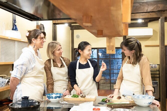 Cooking Class for Ramen and Gyoza in a Quiet Old Osaka House - What you actually cook: soy-based ramen with pork toppings and gyoza