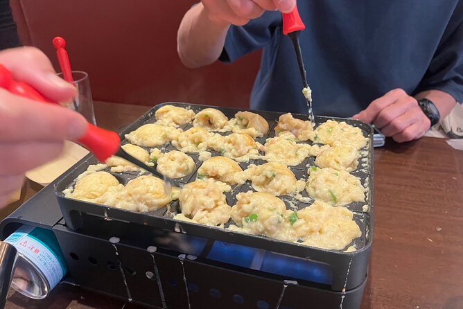 Experience Cooking Takoyaki in its Birthplace, Osaka - Eating hot, fresh takoyaki (with toothpick logic)