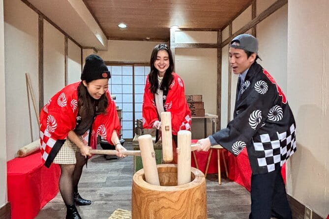 【For adult】Traditional Mochi Pounding Experience with Tasting - The tasting part: classic toppings, plus tea