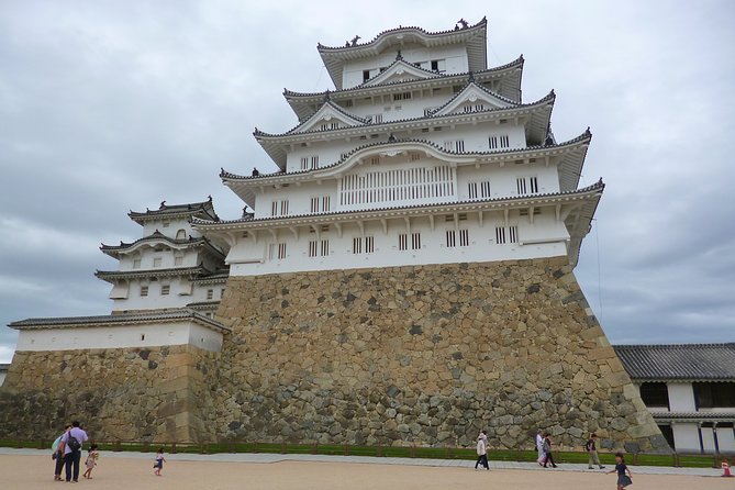 Himeji Private Tour from Osaka or Kobe - Guide quality matters: Ichiro’s translation help is a big deal