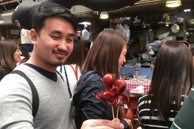 Kuromon Market Food Walking Tour in Osaka (6 stops, 6 tastes) - Kuromon Market: Your Main Tasting Base (Six Stops, No Guesswork)