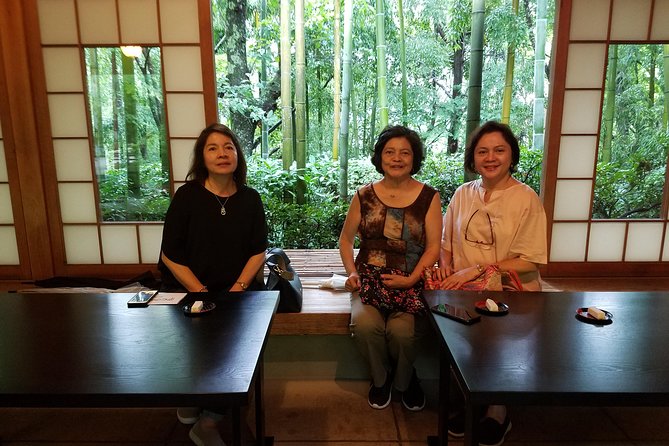 Kyoto Highlights: Arashiyama & Fushimi Inari by Private Car - Gion, briefly: a photo stop that makes the day feel complete