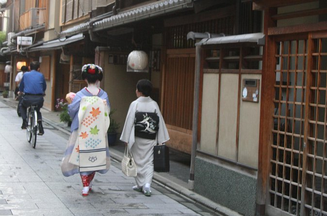 Kyoto private tour (Shore excursion available from Osaka or Kobe port) - Lunch, water breaks, and staying comfortable in Kyoto heat