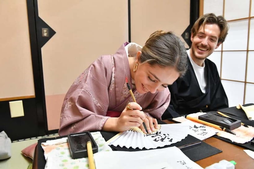 Learning Shodo with a kimono and Trying Samurai Calligraphy - Your 60 minutes of Shodo: brush grip, stroke order, and writing your name in kanji