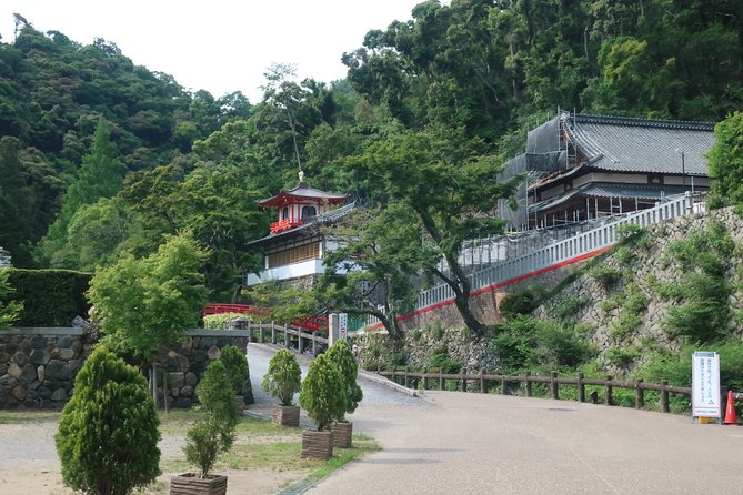 Minoh Waterfall and nature walk through the Minoh Park - Minoh Waterfall: 33 Meters of Cooling Spray