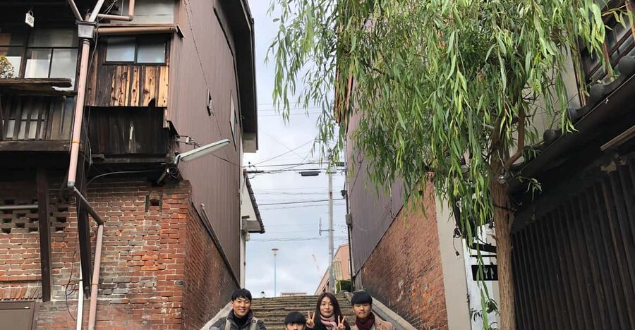 Nostalgic Osaka, walk in totally different from Dotonbori - Two hours, six people, and a guide who knows the map
