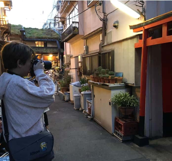 Nostalgic Osaka, walk in totally different from Dotonbori - Ruins of Osaka Castle moat and tiny shrines in the lane