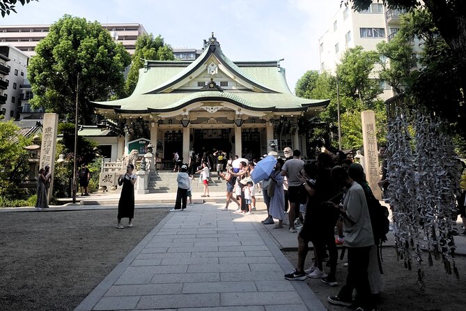 Osaka 4-Hour Walking Tour: Hotspots and Hidden Gems - Namba Yasaka Shrine, a 12-meter lion head and real shrine etiquette
