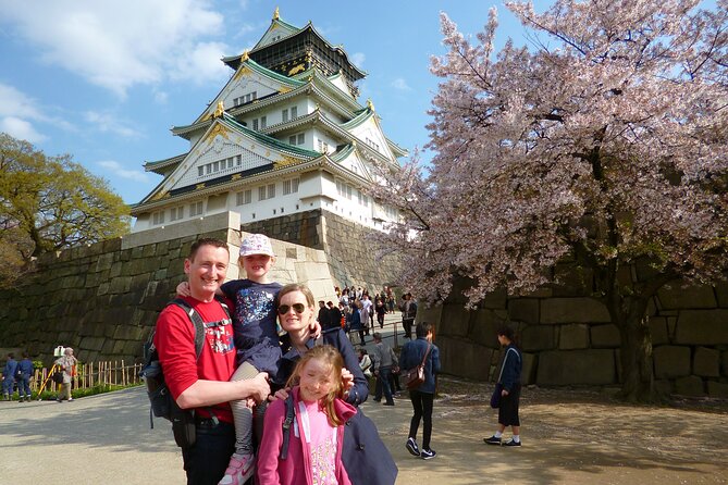 Osaka Castle and a visit to the longest shopping street in Japan - Entering Osaka Castle through Otemon Gate (and the best early photos)