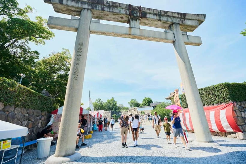 Osaka: Castle History Walking Tour / Castle Tower Admission - Wall angles, stone marks, and why this fortress was hard to climb