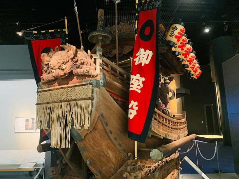 Osaka: Castle, Museum, and Cup Noodle Walking Tour - Price and Value for a Full Osaka Day