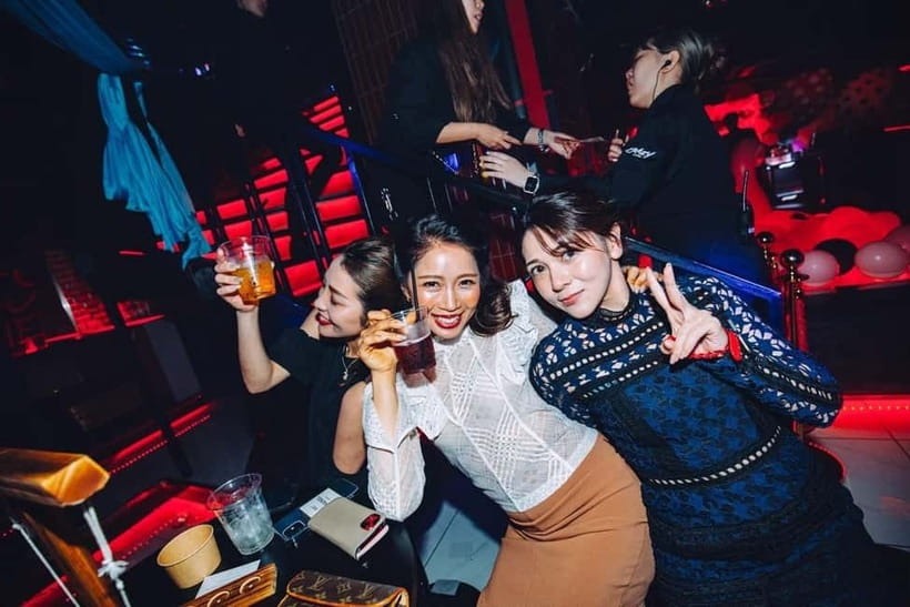 Osaka Dotonbori: CHEVAL Nightclub Ticket with Drink/VIP Plan - Inside CHEVAL: Why the Layout Changes the Mood