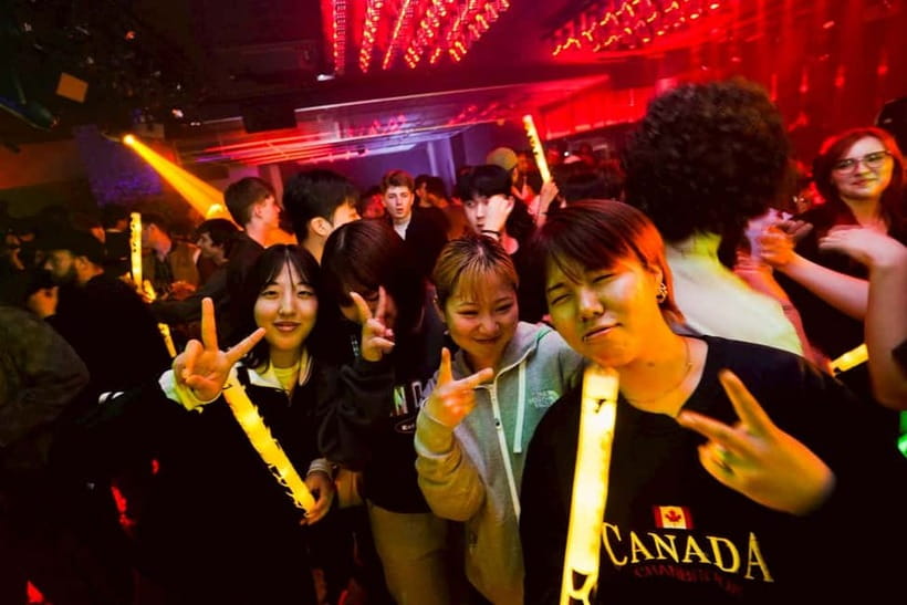 Osaka Dotonbori:GIRAFFE Nightclub Ticket with Drink/VIP Plan - How the night unfolds: your 22:00 to 04:00 rhythm
