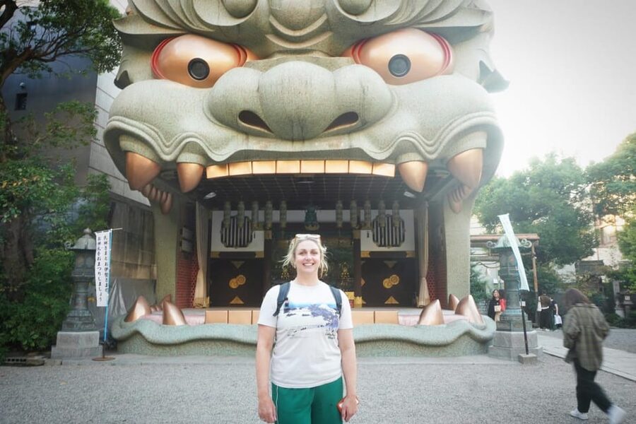 Osaka E-Bike Tour With A Local Guide - Namba Yasaka Shrine finale: giant lion head stage and Shinto context
