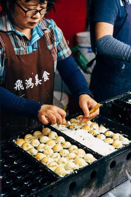 Osaka: Food Tour Kuromon Market & Dotonbori with Guide - Key Things You Get
