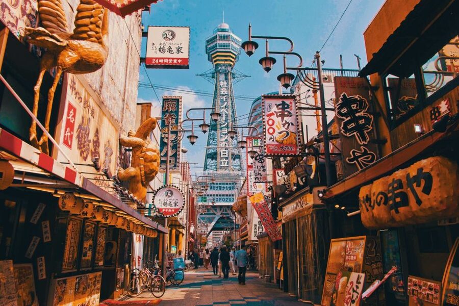 Osaka: Full-Day Private Guided Walking Tour - Kuromon Ichiba Market: Where Your Feet and Your Appetite Team Up