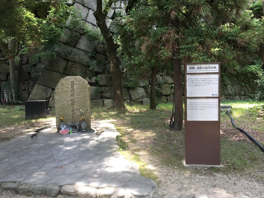 Osaka: Half-Day Private Guided Tour of the Castle - Castle Park: the quiet green pause inside a big city