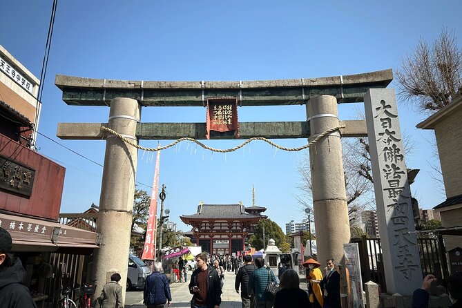 Osaka Highlights Walking Tour: Castle, Dotonbori & Hidden Gems - Kuromon Market Seafood Sights, Plus What Your Guide Helps You Notice