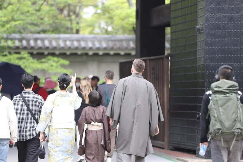 Osaka: Kimono Rental, Photoshoot, and Castle Visit - Osaka Castle and Shinto Shrines: Choosing the Backdrop for Your Photos