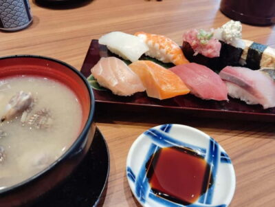 Kuromon Market 1.5-Hour Seafood & Street Food Tour