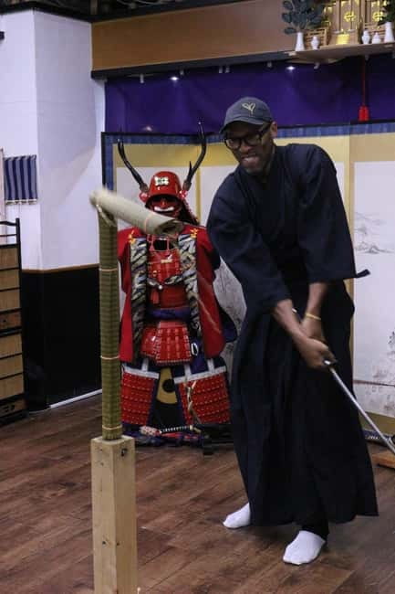 Osaka: Learn Bushido - Trial Slashing with Samurai Sword - The first 30 minutes: costume change, bowing, and the dojo mindset