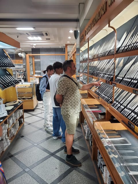 Osaka Like a Local: 6 Hours of Walking, Eating & Exploring! - Shinsekai and Tsutenkaku: the New World vibe, plus local favorites