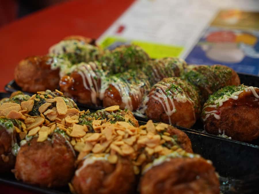Osaka Morning Tour: Shitennoji Temple, Shinsekai &Doutonbori - Shitennoji Temple and the 1,400-year story you can walk through