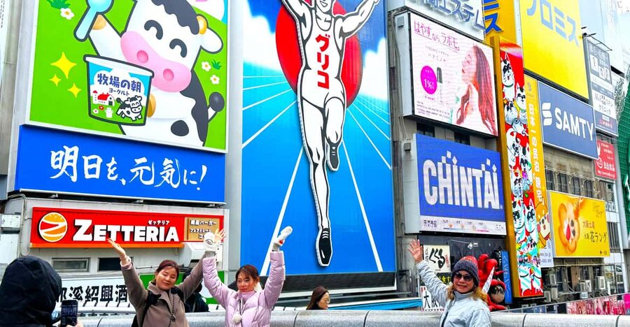 Osaka: Must-See Spots & Hidden Gems 3-Hour Walking Tour - Starting in the Right Spot: Osaka Shochikuza Theatre to Dotonbori