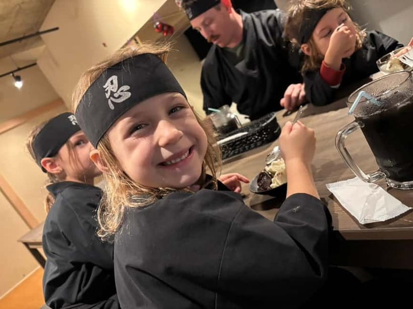 Osaka: Ninja Experience Cafe in Dotonbori - Getting to the 4th Floor in Dotonbori (No Elevator, Real-Life Logistics)