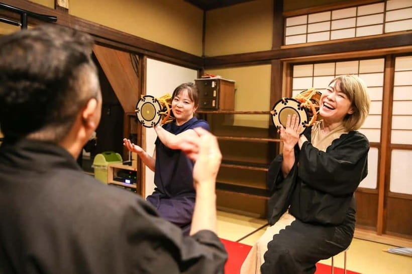 Osaka: Noh Performance with English Subtitles and Workshop - The Noh performance experience: guided viewing, not guesswork