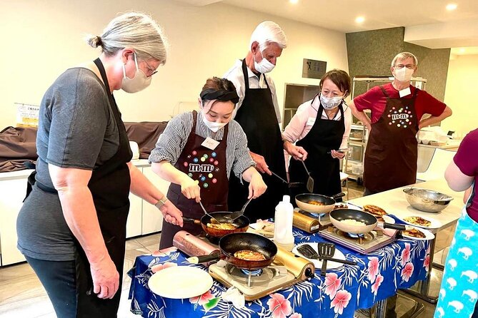Osaka Okonomiyaki Cooking Experience! - Why Osaka-style okonomiyaki tastes different