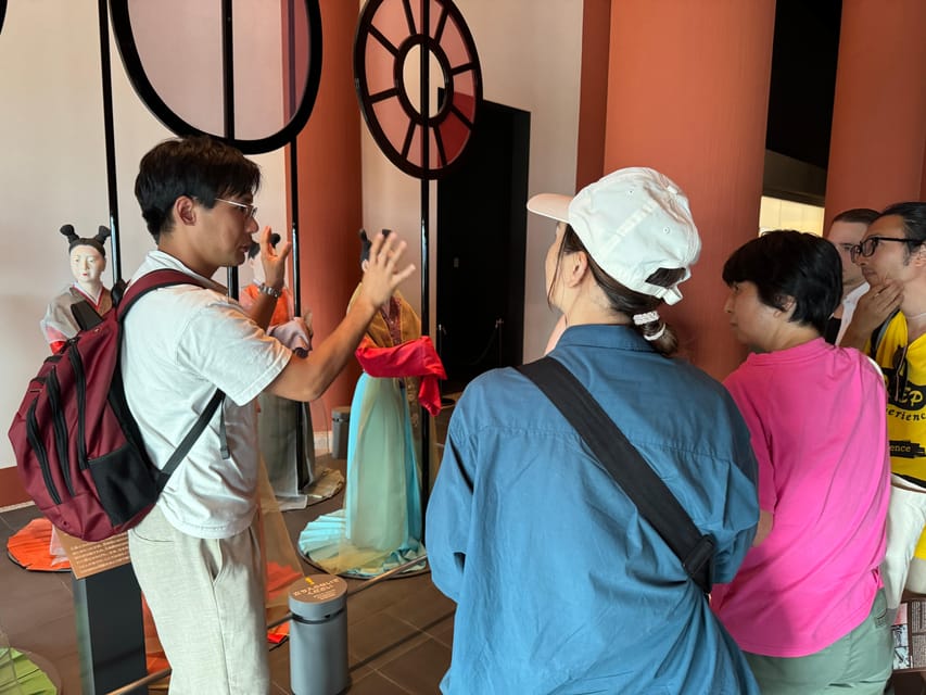 Osaka: Osaka Castle & Historical Museum Guided Tour - Hokoku Shrine and Osaka Castle Otemon Gate: small stops that land