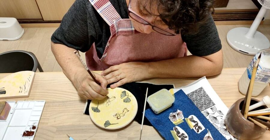 Osaka: Private Ceramic Painting Workshop - From Teradachō Station to a Showa-era walk in Osaka