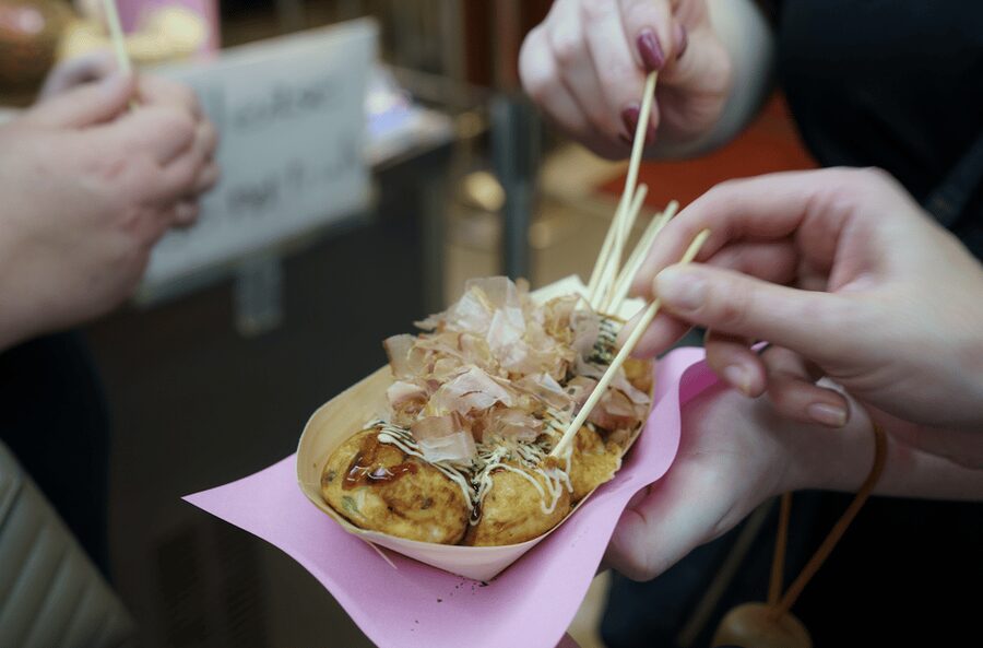 Osaka Private Custom Tour with Local Guide - Your English local guide, plus the kind of help that saves time