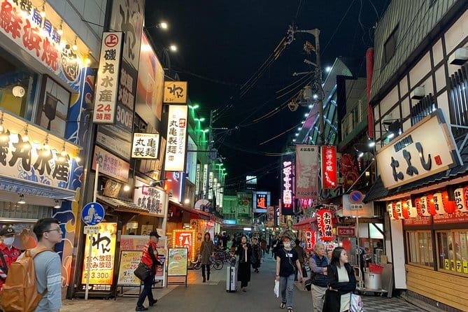 Osaka: Private Food Tour & Bar Hopping in Namba - Kushikatsu Shirotaya: the crispy Osaka skewer moment