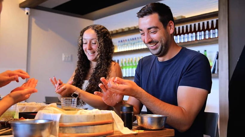 Osaka: Roll and Authentic Sushi Making Class in Dotonbori - The 100-minute flow, quiz to first bite