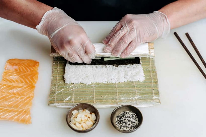 Osaka: Sushi Making Class and Dotonbori Food Tour - Dotonbori street food walk: what you get, what you pay