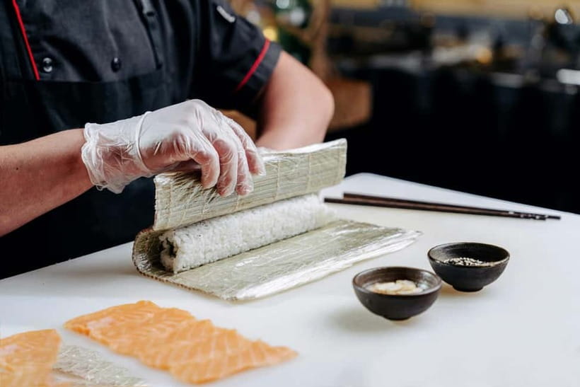 Osaka: Sushi Making Class and Dotonbori Food Tour - How the 150 minutes feel in real life