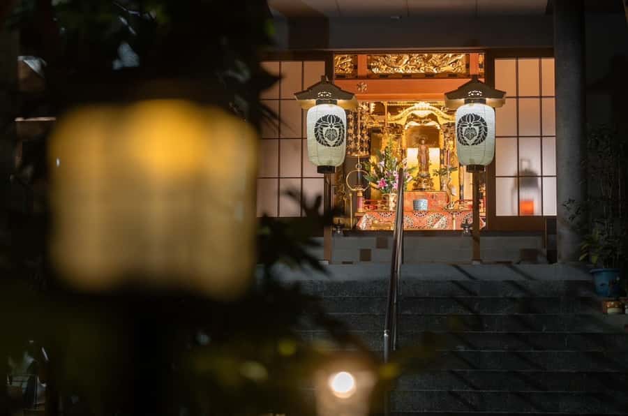 Osaka Temple Cool Foot Bath & Matcha Experience〈45min〉 - A 45-minute Osaka temple reset built for matcha lovers and sore feet