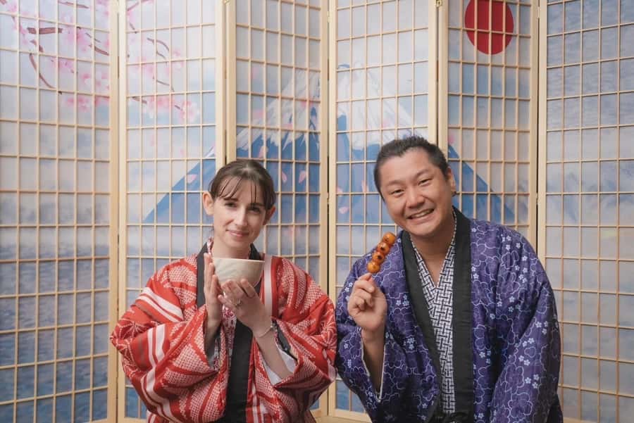 Osaka Temple Cool Foot Bath & Matcha Experience〈45min〉 - Temple worship and incense steps, explained without making it weird