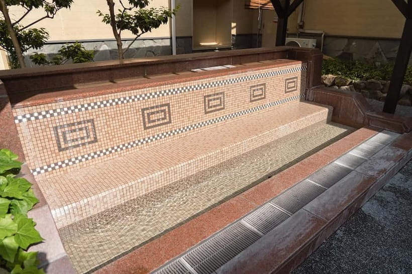 Osaka: Tennen Onsen Naniwa-no-Yu, the famous hot spring spa - Onsen Rules That Matter: Tattoos, Alcohol, and the Shoes-Off Culture