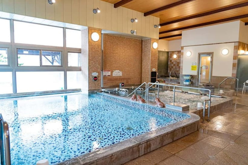 Osaka: Tennen Onsen Naniwa-no-Yu, the famous hot spring spa - From Entrance to Bath Floor: Tickets, Shoes, and First-Time Onsen Flow