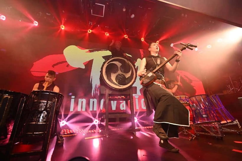 Osaka Umeda：PICCADILLY LIVE SHOW & NIGHTCLUB TICKET & Shisha - The karaoke stage plan: sing where professionals sing