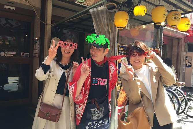 Osaka Walking Tour - Walking through restaurant alleys and flashy commercial blocks