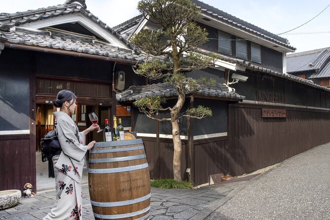 Osaka Wine Walking Tour: Japan’s Oldest Winery Historic town - The vineyard path walk, 39 grape varieties, and what to look for